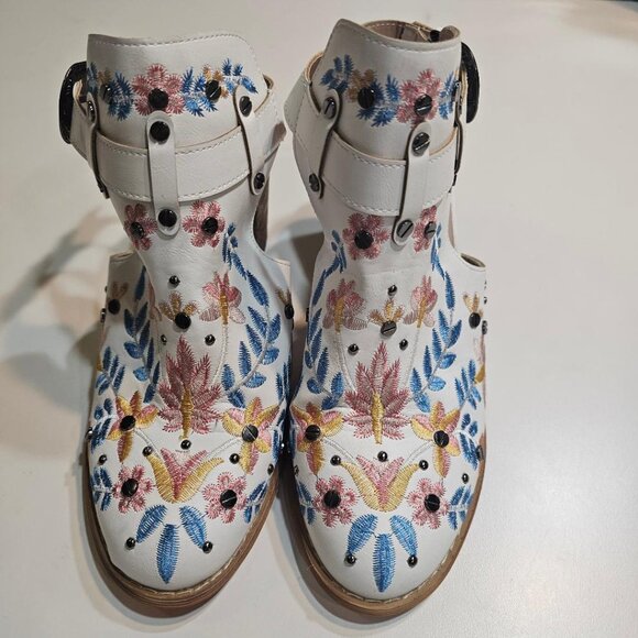 Chunky Heel Embroidered Buckle Booties White W/ Flower Embroidery & Rivets S-8 - Picture 1 of 6